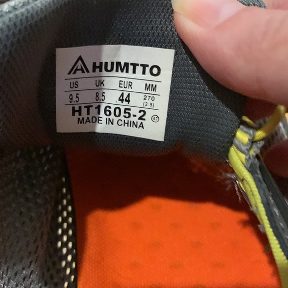 Water hiking shoes, adjustable side & back worn once - Picture 6 of 6